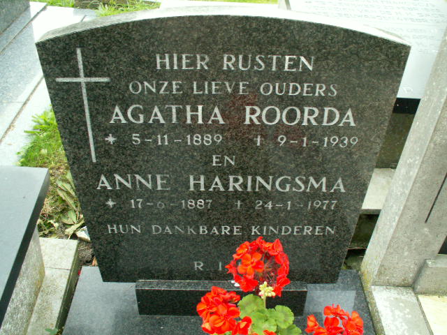 Grafsteen Anne Haringsma en Agatha Roorda