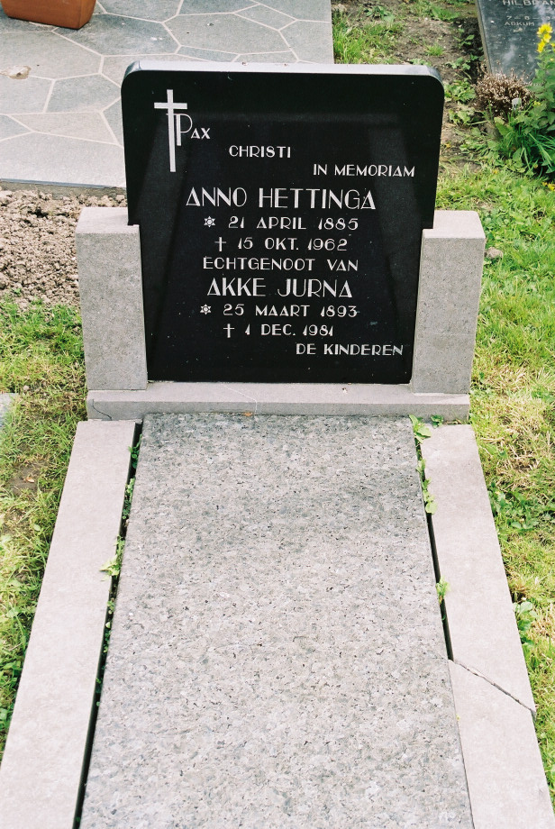 Grafsteen Anne Hettinga en Akke Jurna